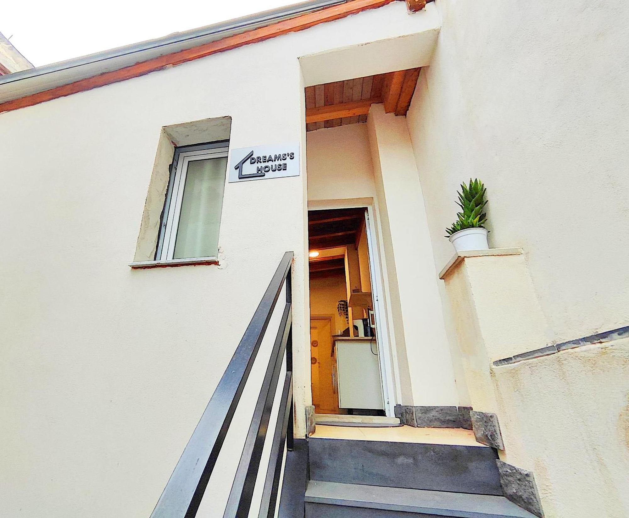 Dreams'S House Apartment CTA Exterior photo